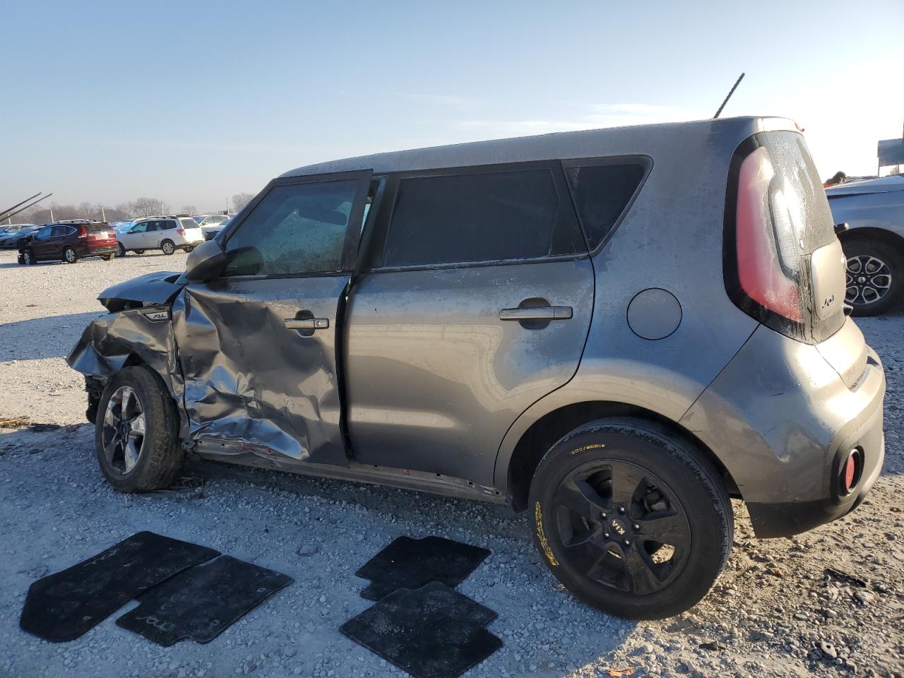 VIN KNDJN2A27K7665019 2019 KIA SOUL no.2