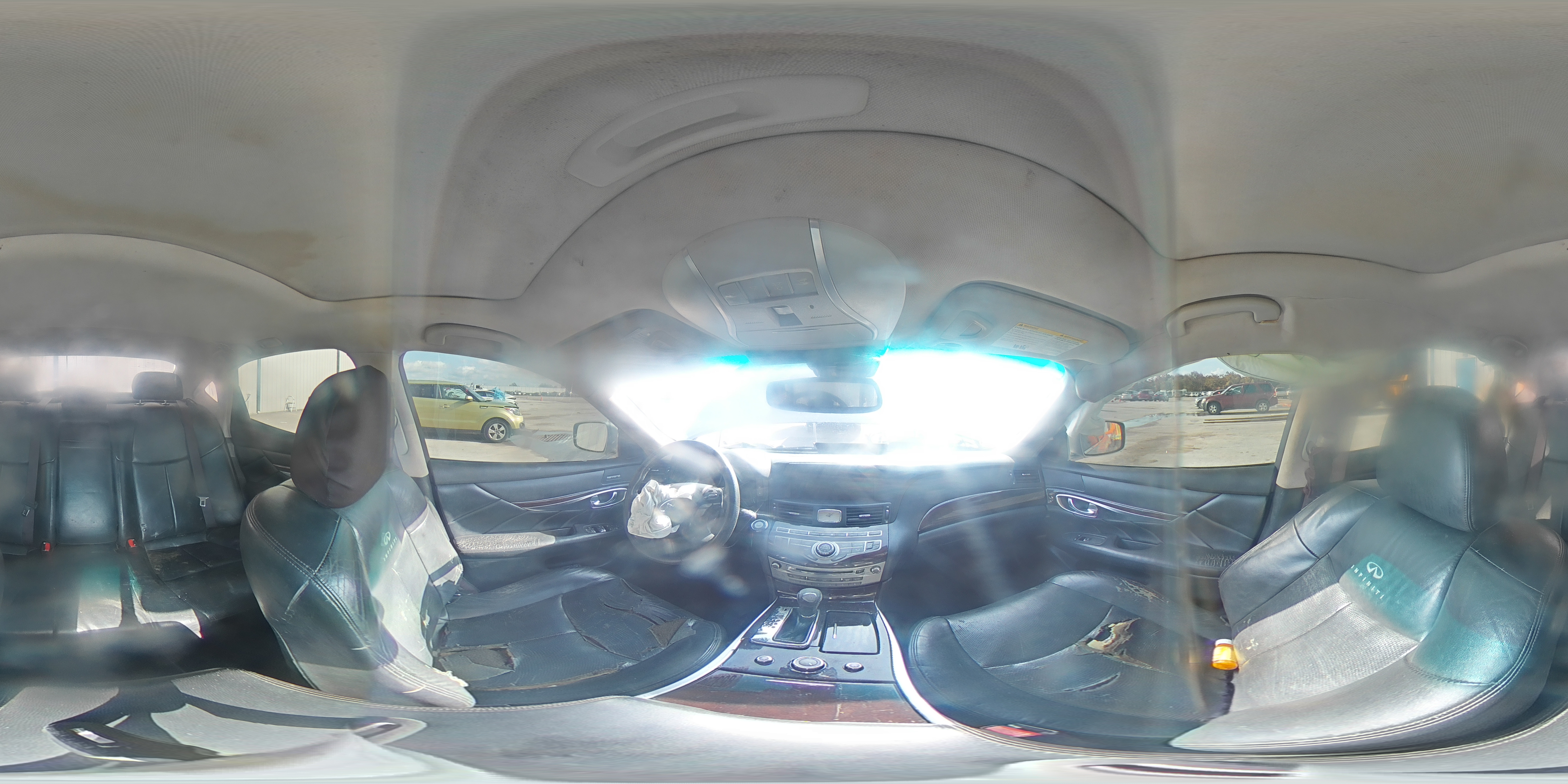 2011 Infiniti M - Image 13