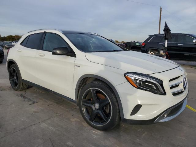 Parquets MERCEDES-BENZ GLA-CLASS 2015 Biały