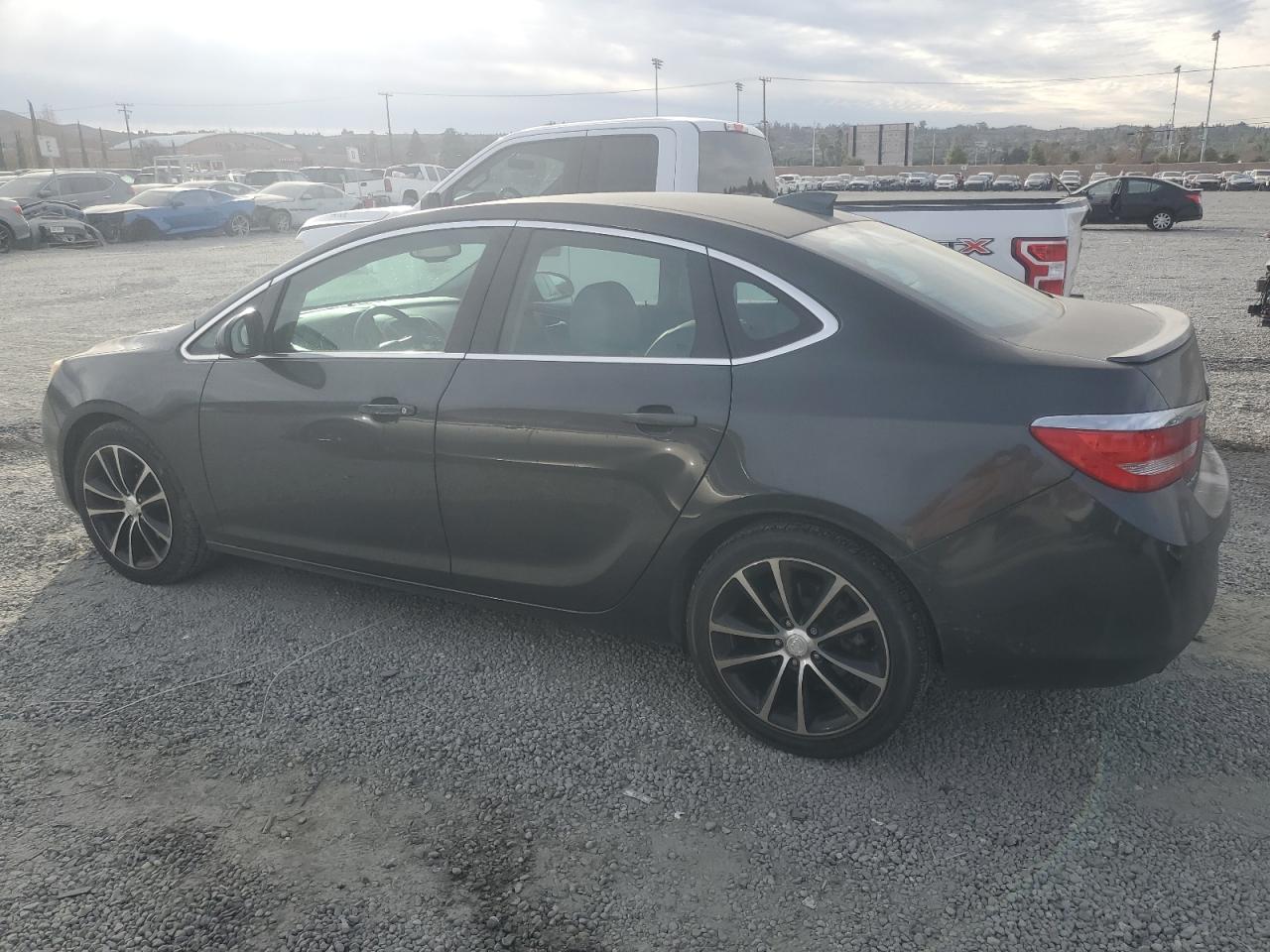 VIN 1G4PR5SK5H4119338 2017 BUICK VERANO no.2