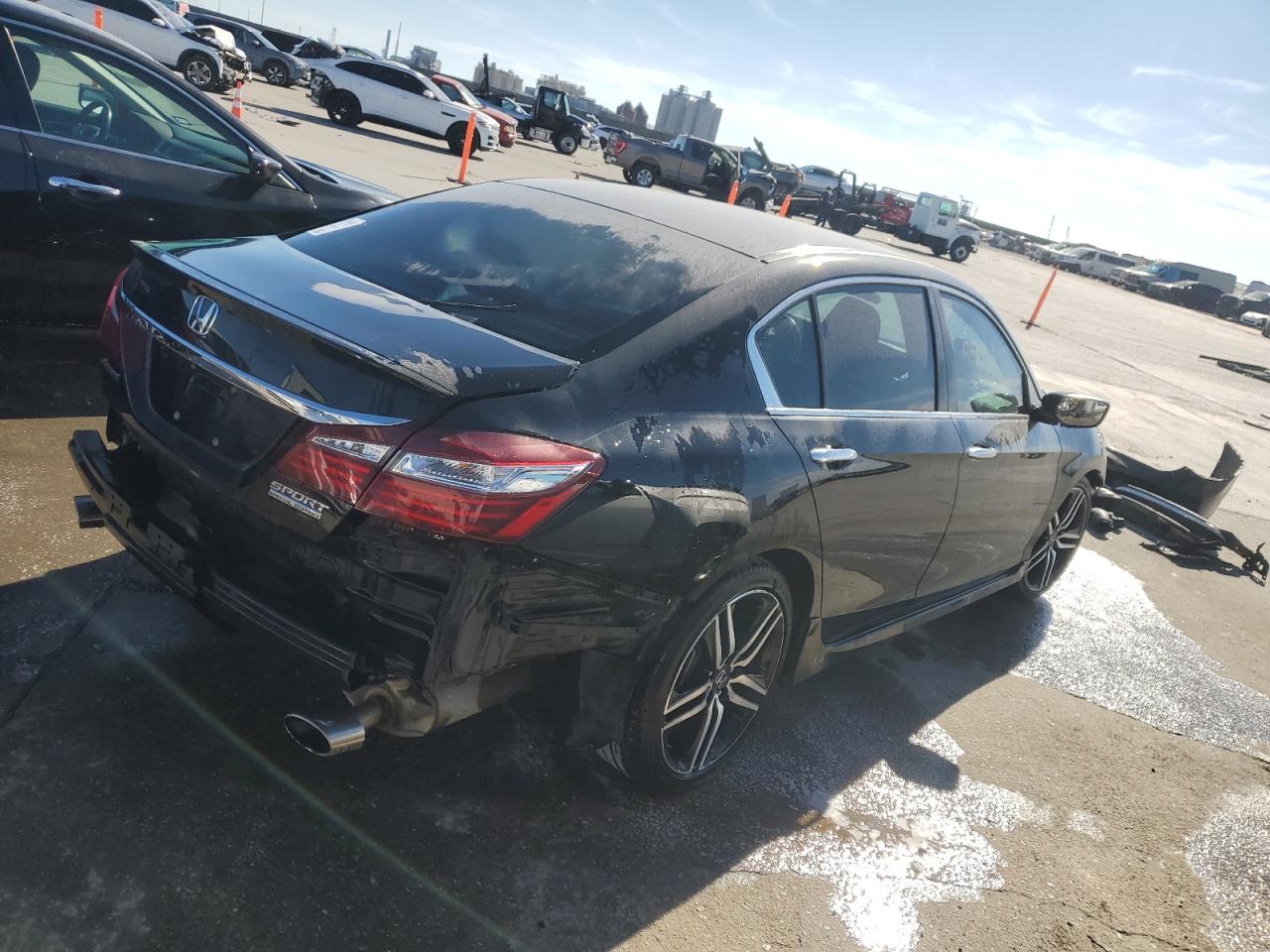 VIN 1HGCR2F19HA180441 2017 HONDA ACCORD no.3