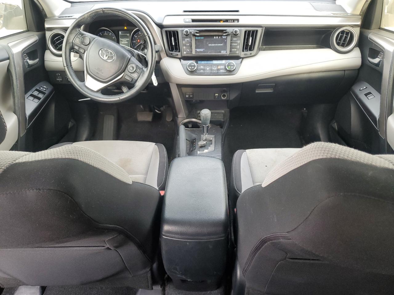 2017 Toyota RAV 4 - Image 8