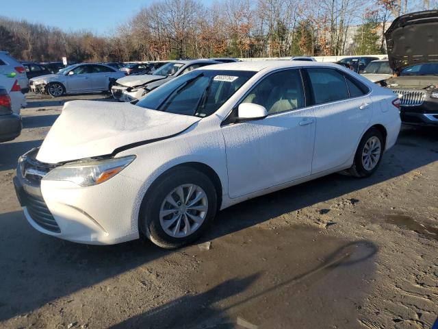  TOYOTA CAMRY 2015 Белы