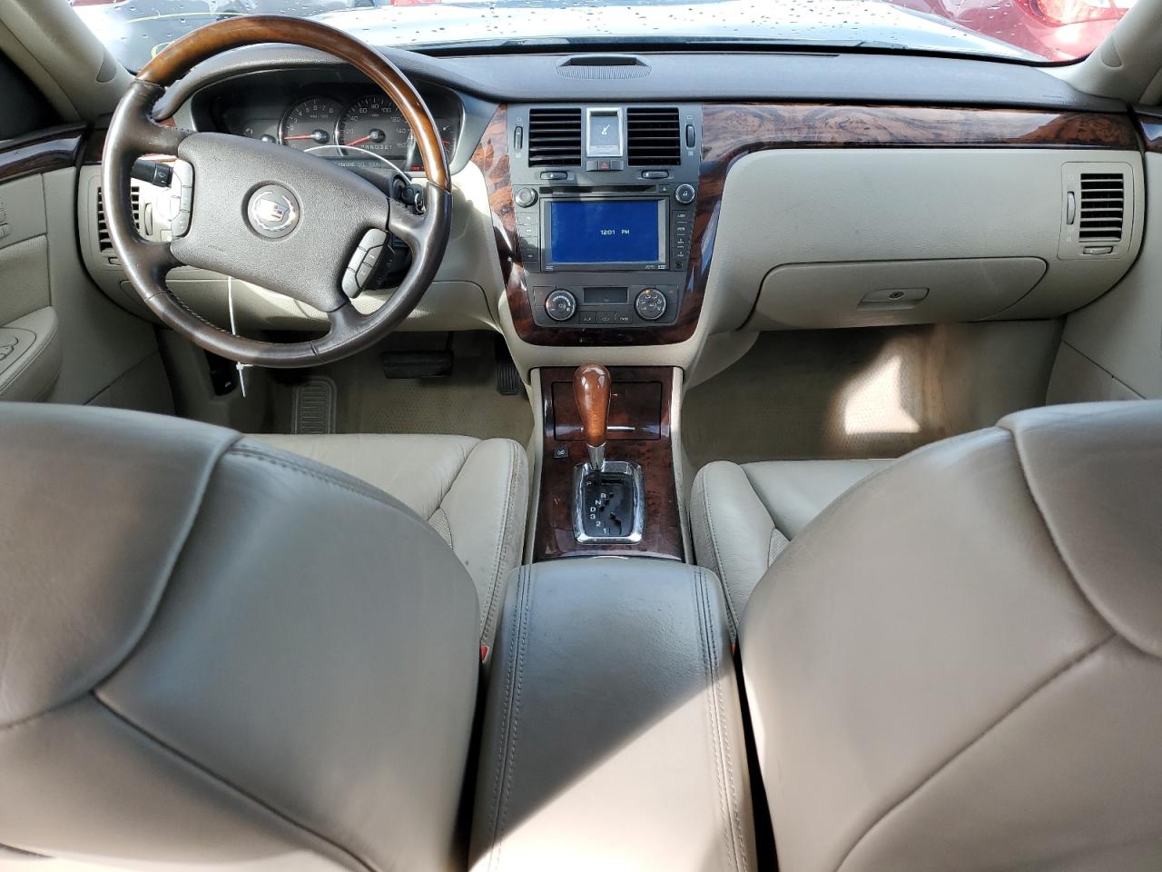 2010 Cadillac DTS - Image 8