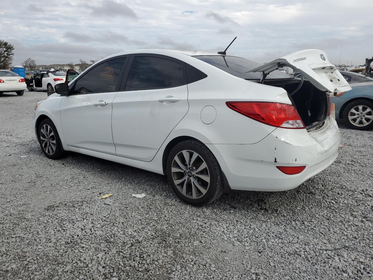 VIN KMHCU4AEXFU806234 2015 HYUNDAI ACCENT no.2