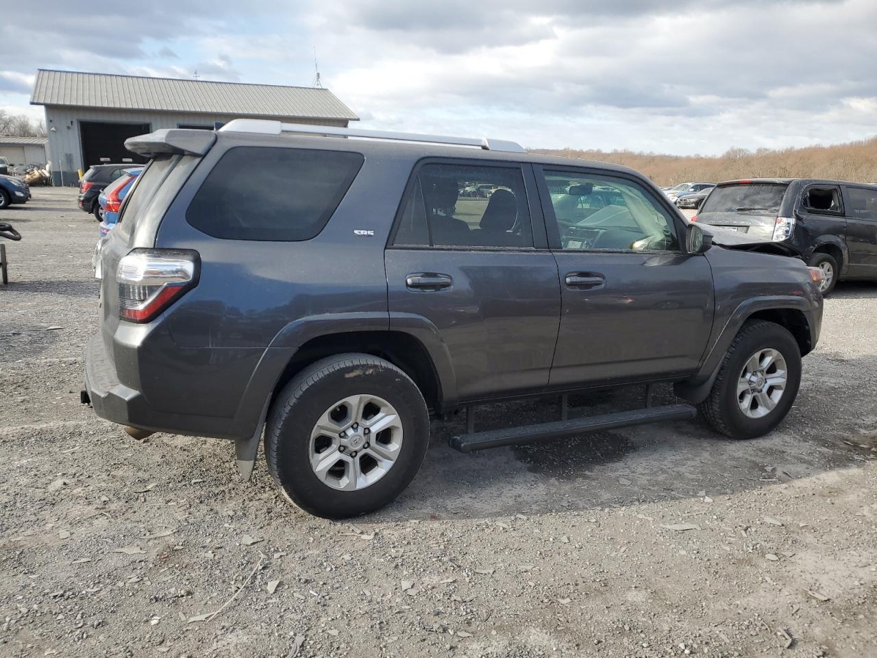 VIN JTEBU5JRXJ5536719 2018 TOYOTA 4RUNNER no.3