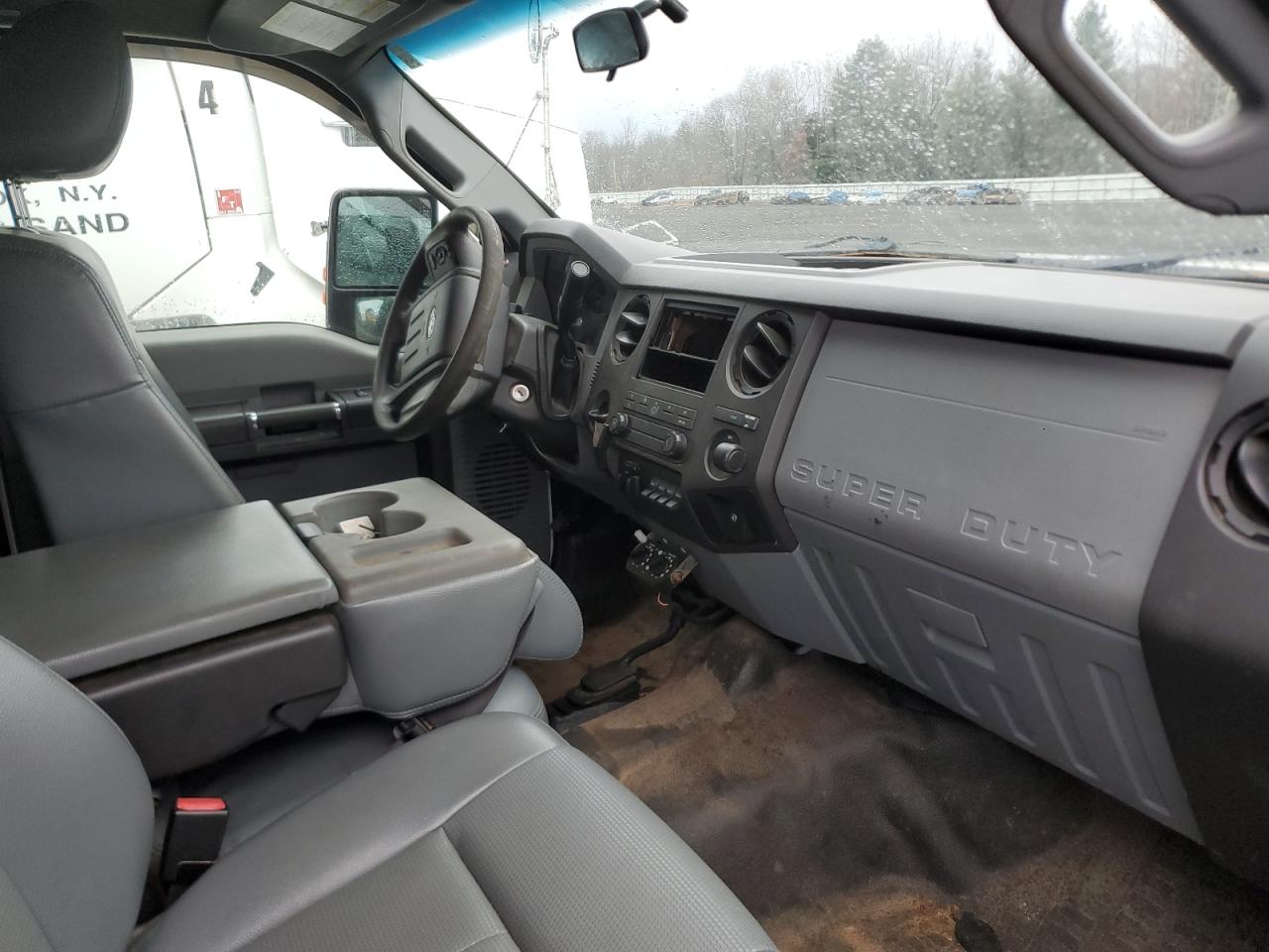 2013 Ford F550 - Image 5