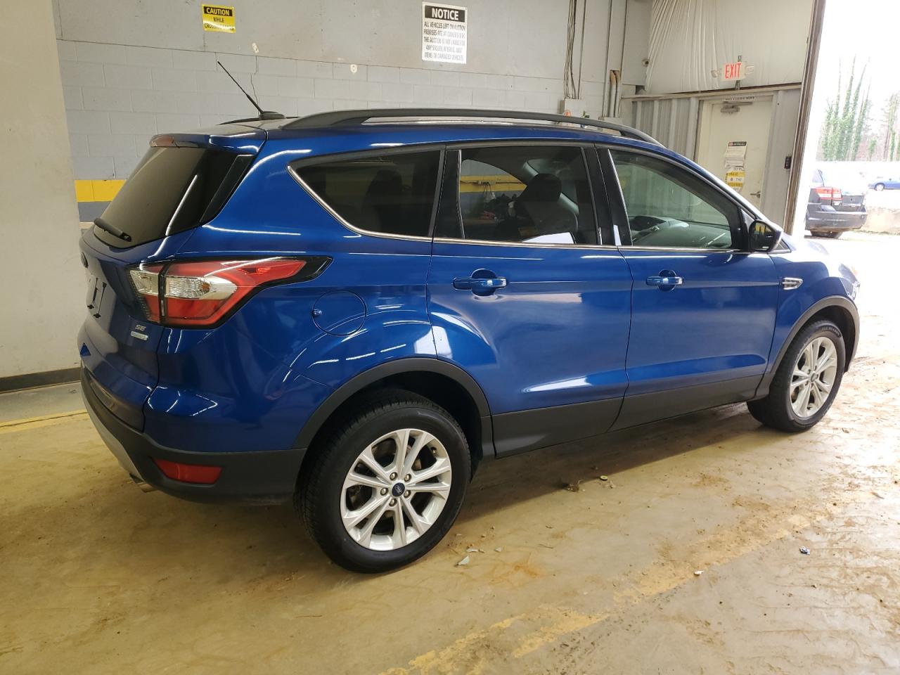 VIN 1FMCU0GD2JUD38855 2018 FORD ESCAPE no.3