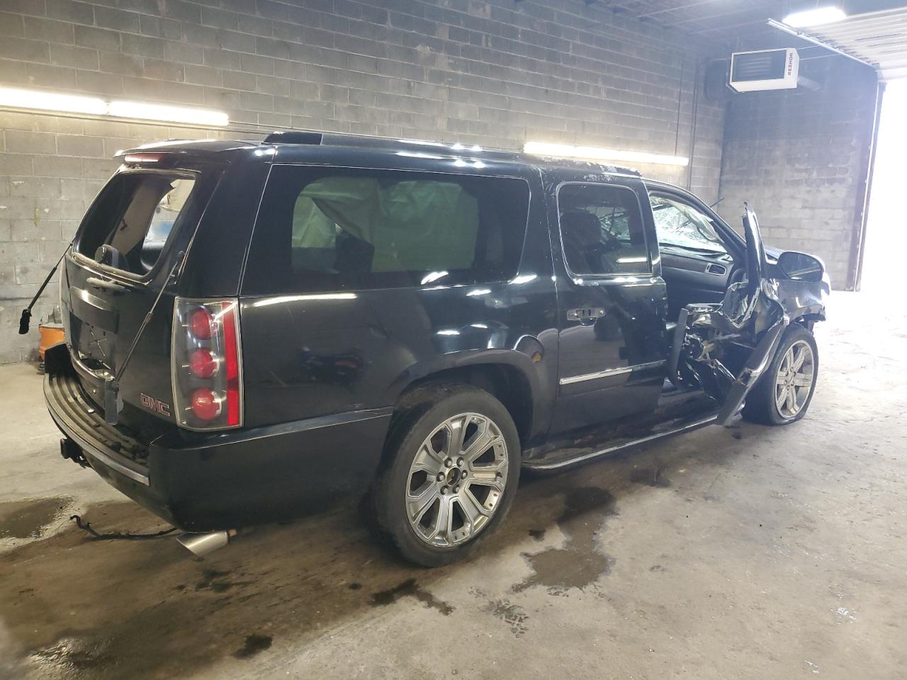 2012 GMC Yukon - Image 3