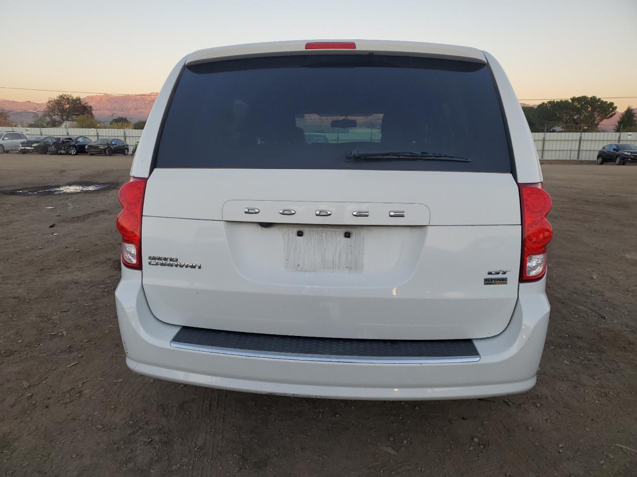 2018 Dodge Caravan - Image 6