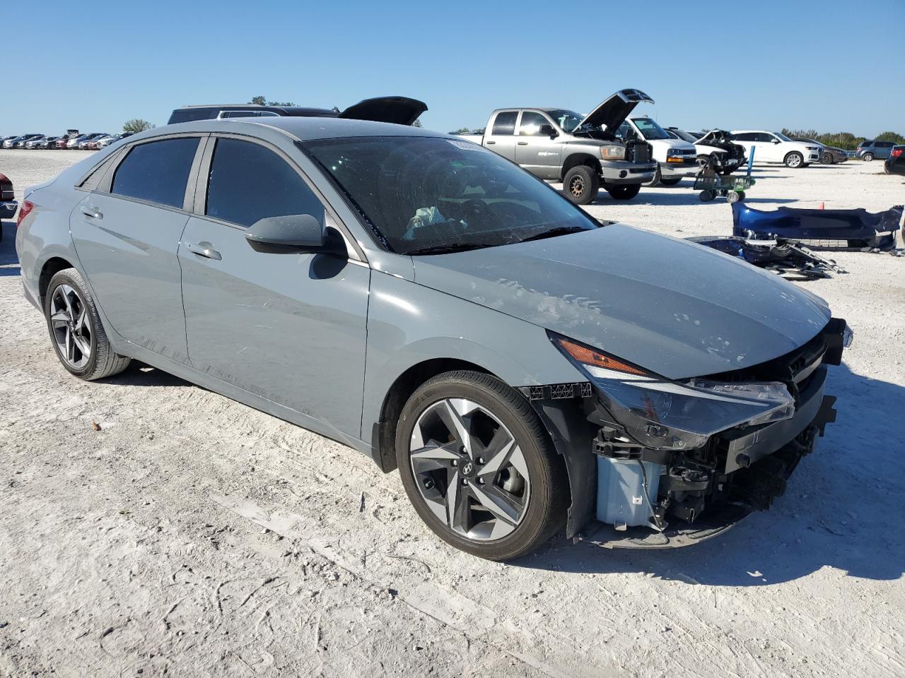 2023 Hyundai Elantra - Image 4
