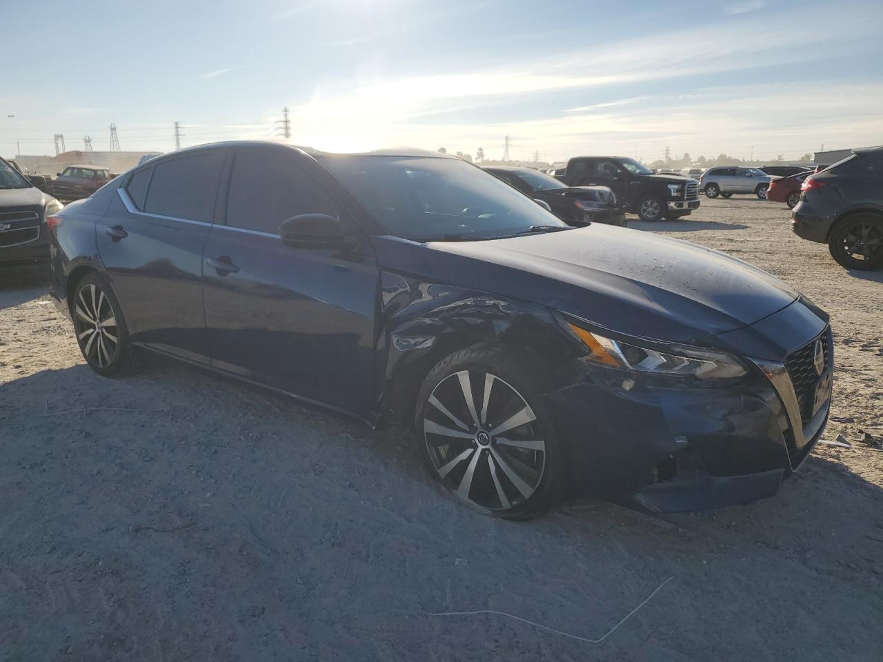2020 Nissan Altima - Image 4