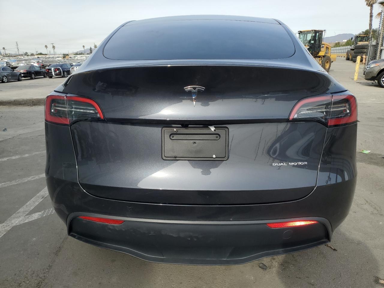 2024 Tesla Model Y VIN: 7SAYGDEE9RF078563 Lot: 84758684