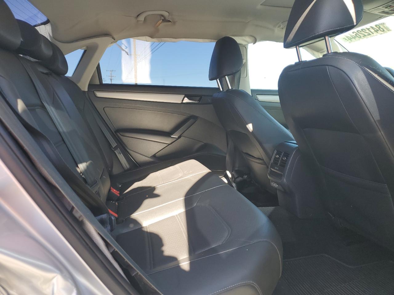 2020 Volkswagen Passat - Image 10