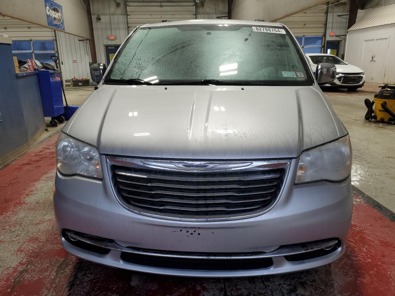 2011 Chrysler Town & Country - Image 5