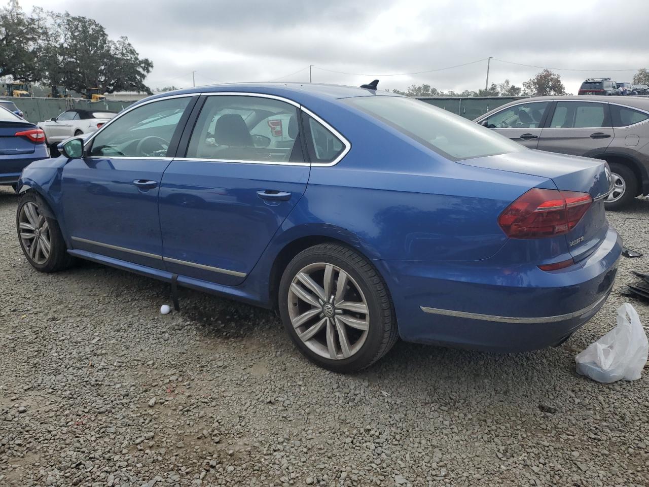 VIN 1VWGT7A32HC067505 2017 VOLKSWAGEN PASSAT no.2