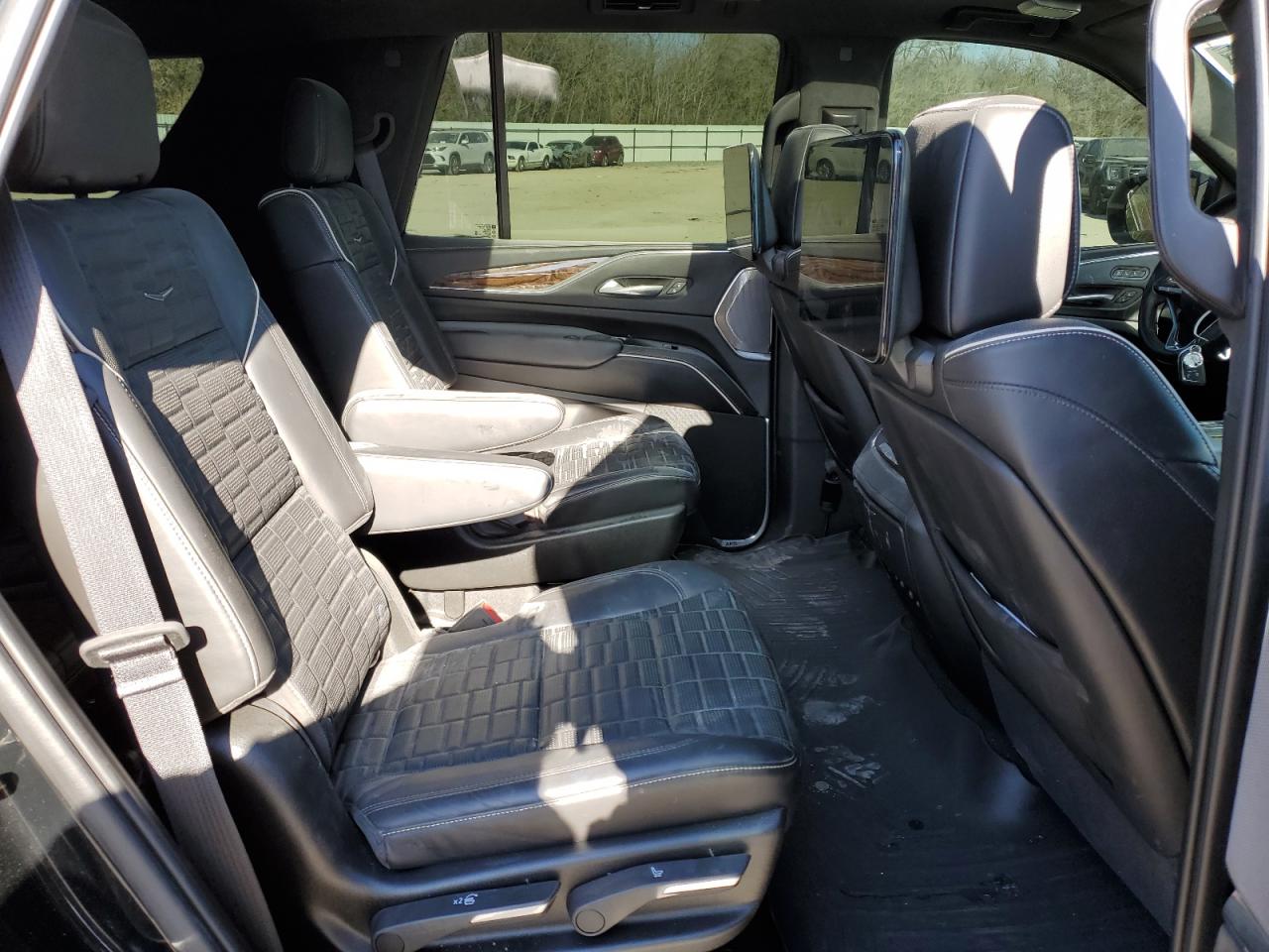 2021 Cadillac Escalade - Image 3