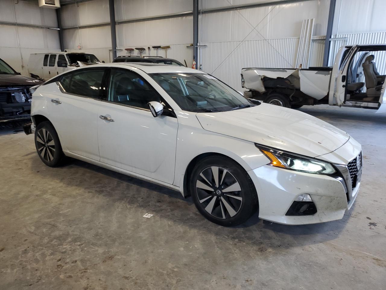 2020 Nissan Altima - Image 4