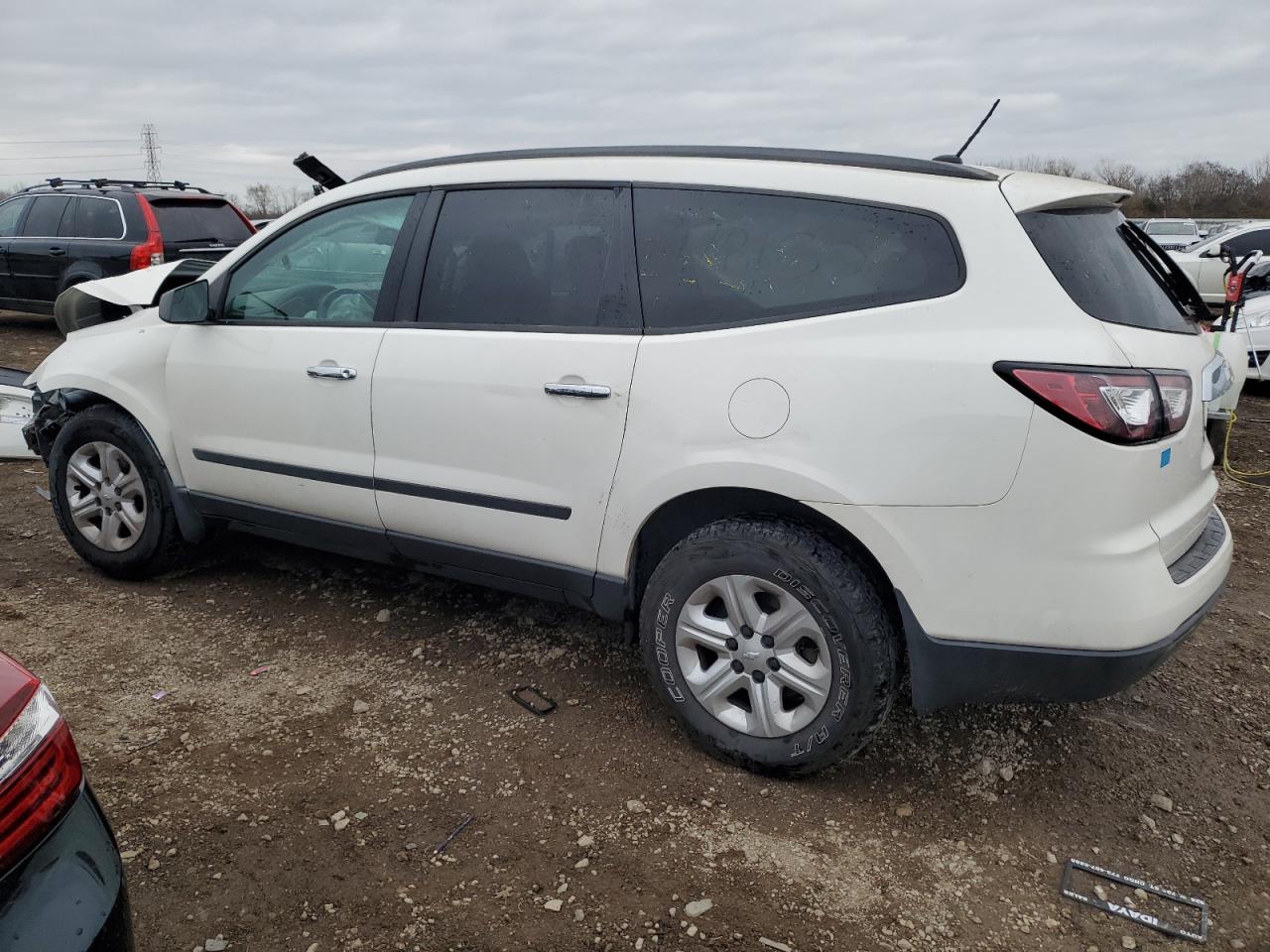 VIN 1GNKRFED5DJ256381 2013 CHEVROLET TRAVERSE no.2