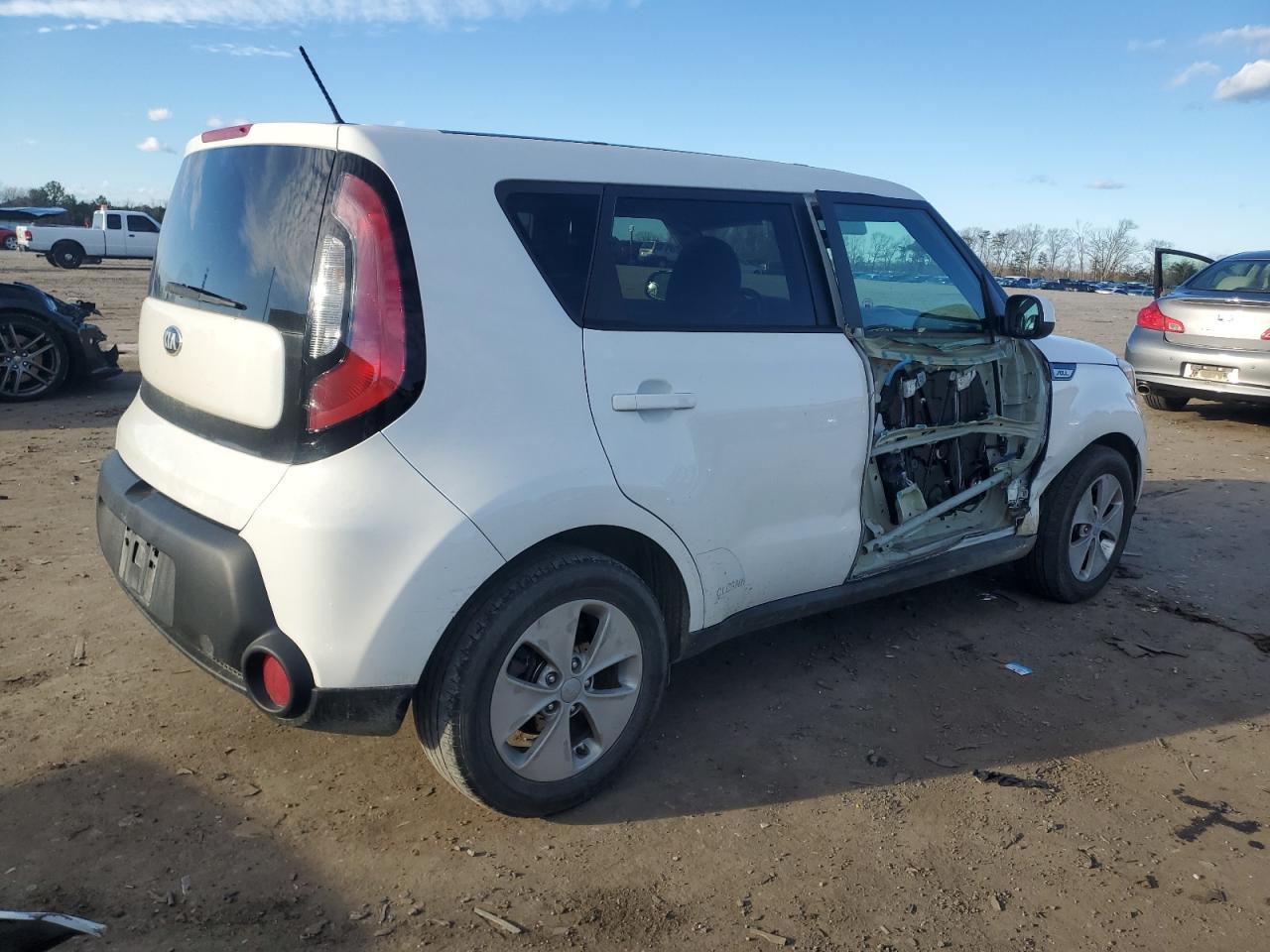 VIN KNDJN2A22F7153139 2015 KIA SOUL no.3