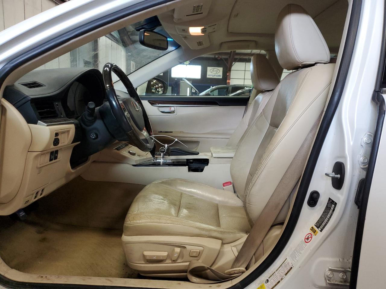 2015 Lexus ES - Image 7