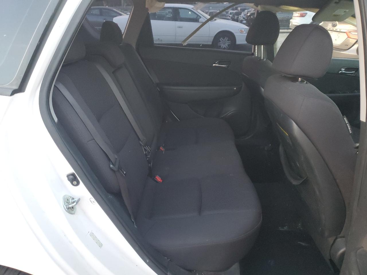 2012 Hyundai Elantra - Image 10