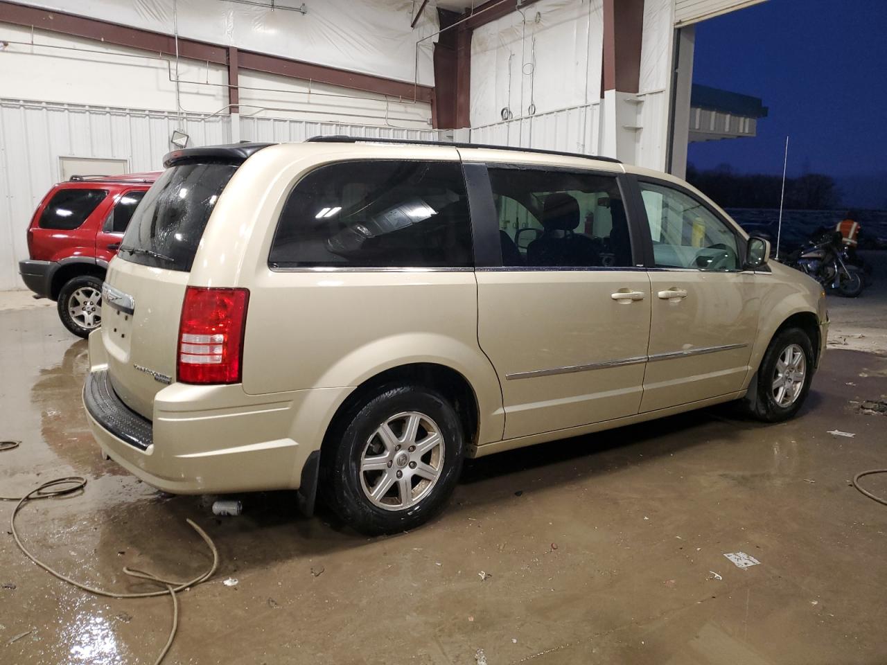 2010 Chrysler Town & Country - Image 3
