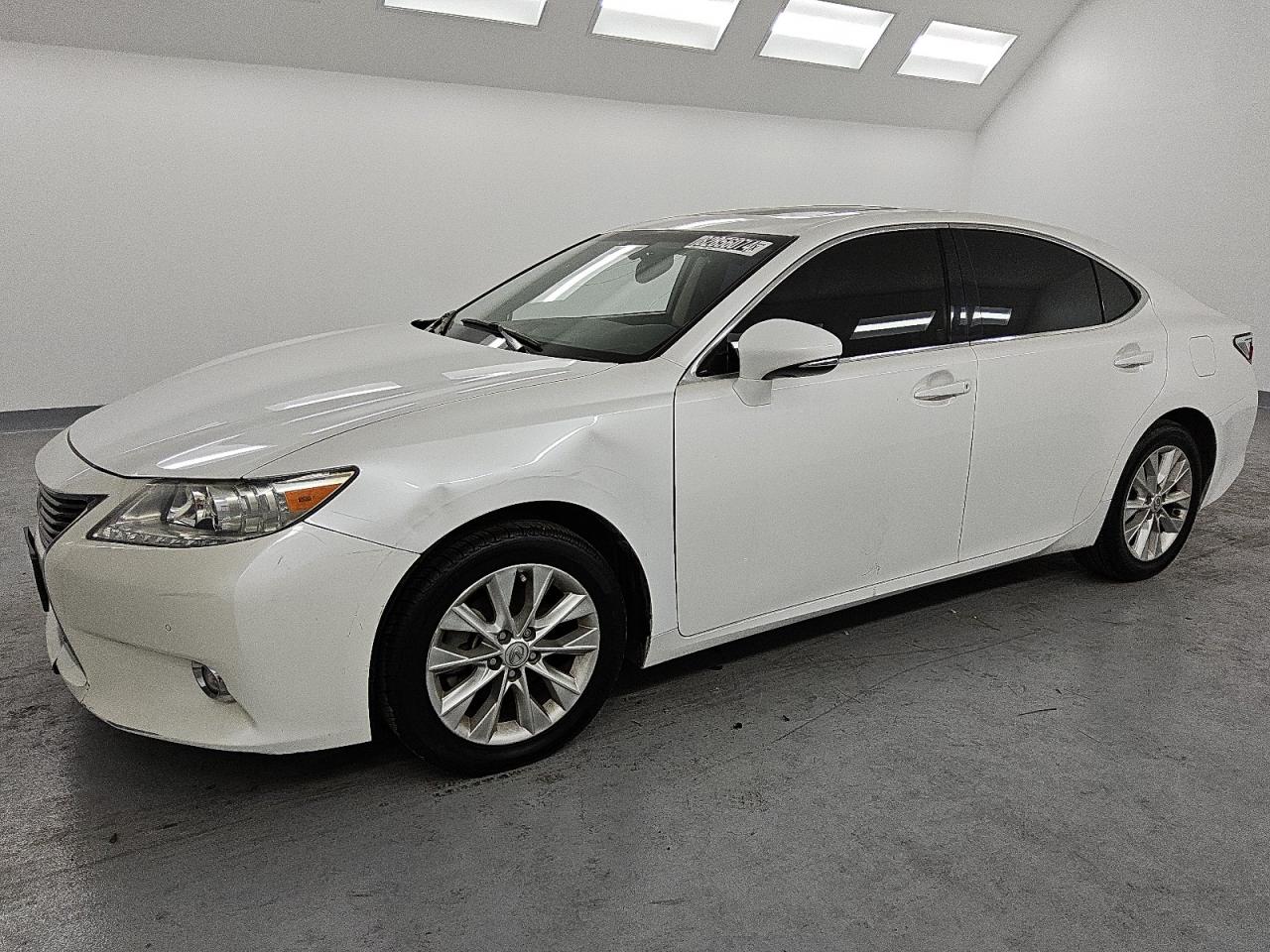 2015 Lexus ES - Image 1
