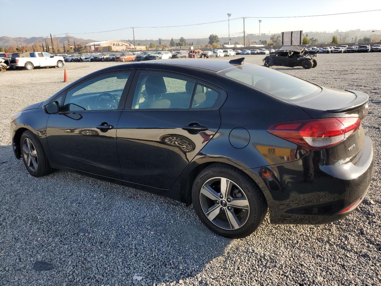 VIN 3KPFL4A77JE170837 2018 KIA FORTE no.2