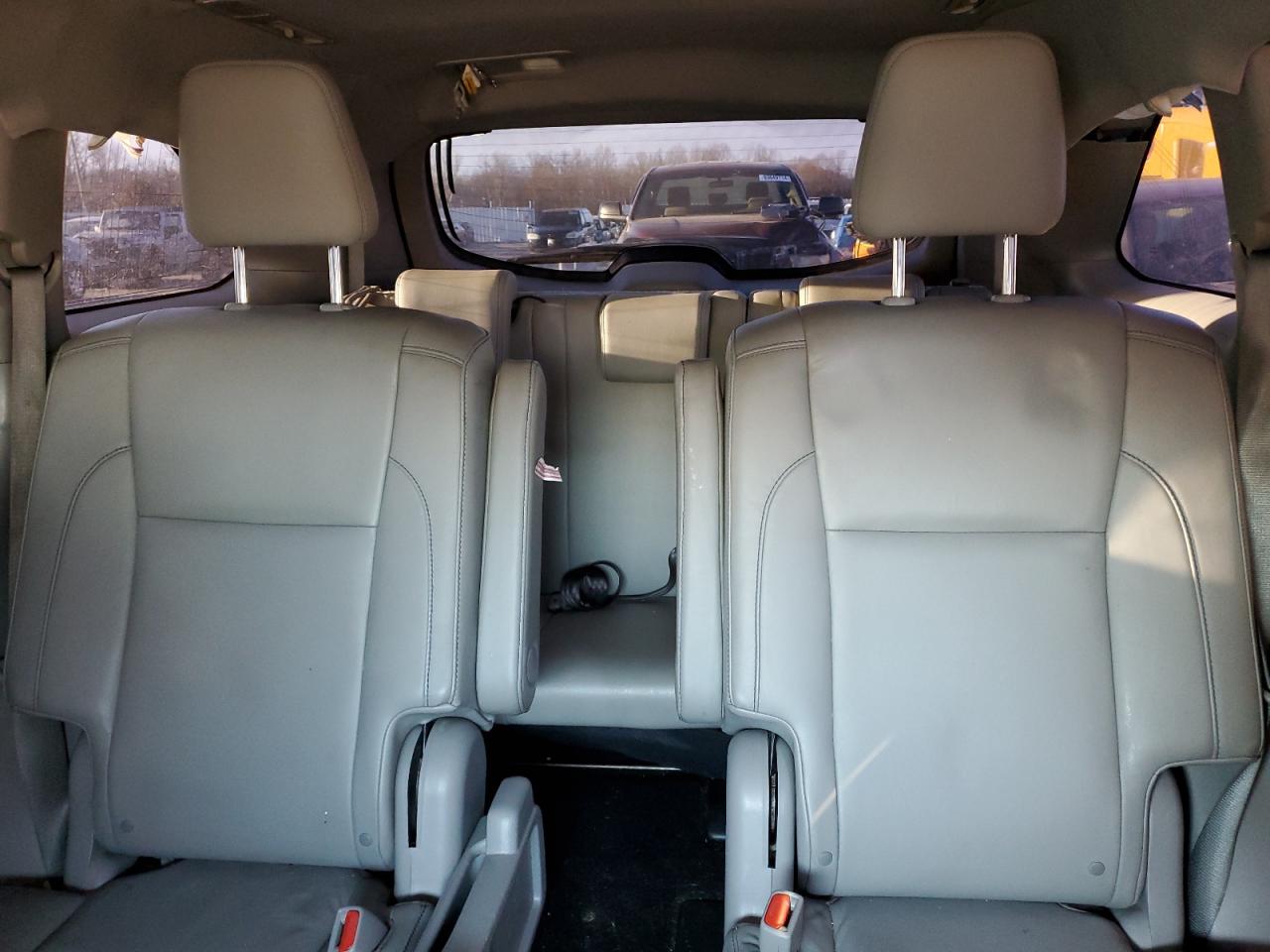 2016 Toyota Highlander - Image 10
