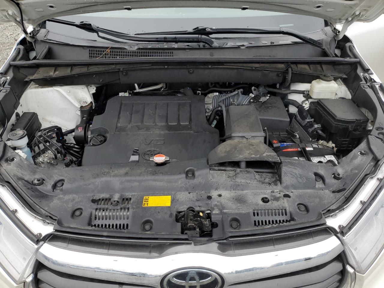 2015 Toyota Highlander - Image 12