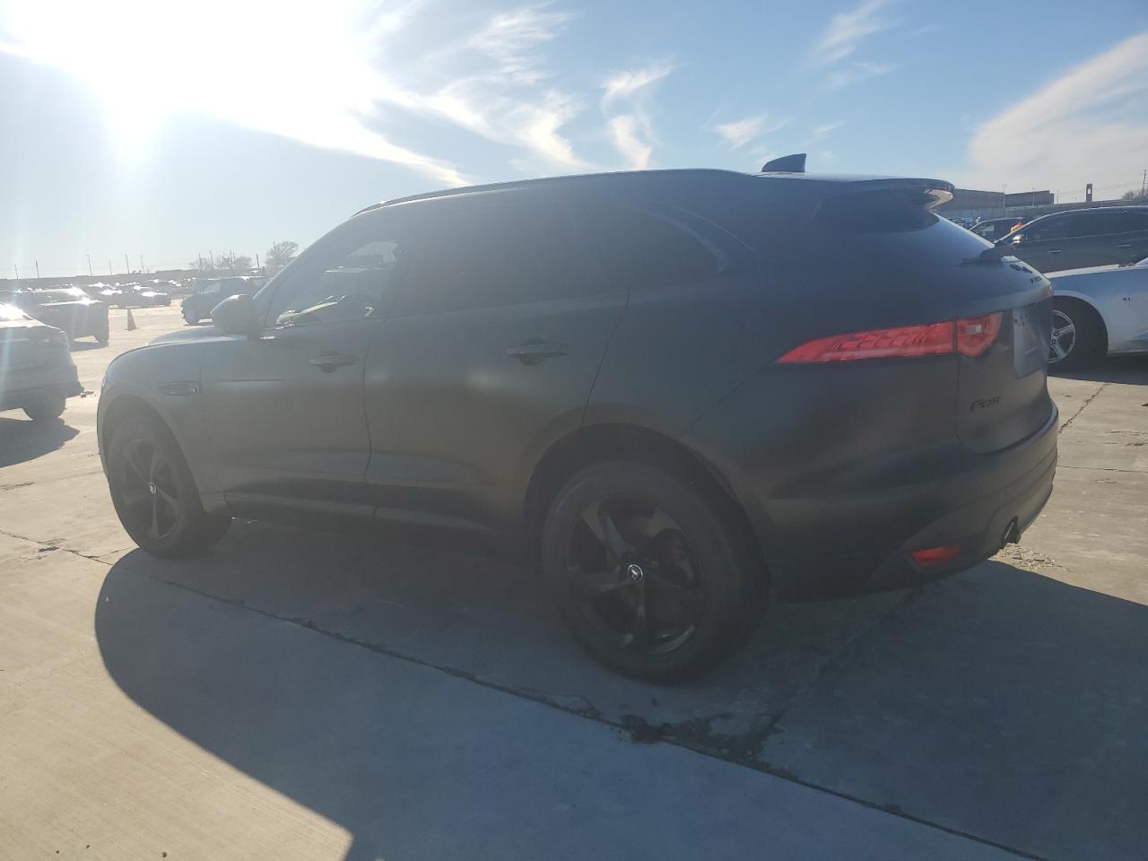 VIN SADCL2BV5HA899795 2017 JAGUAR F-PACE no.2