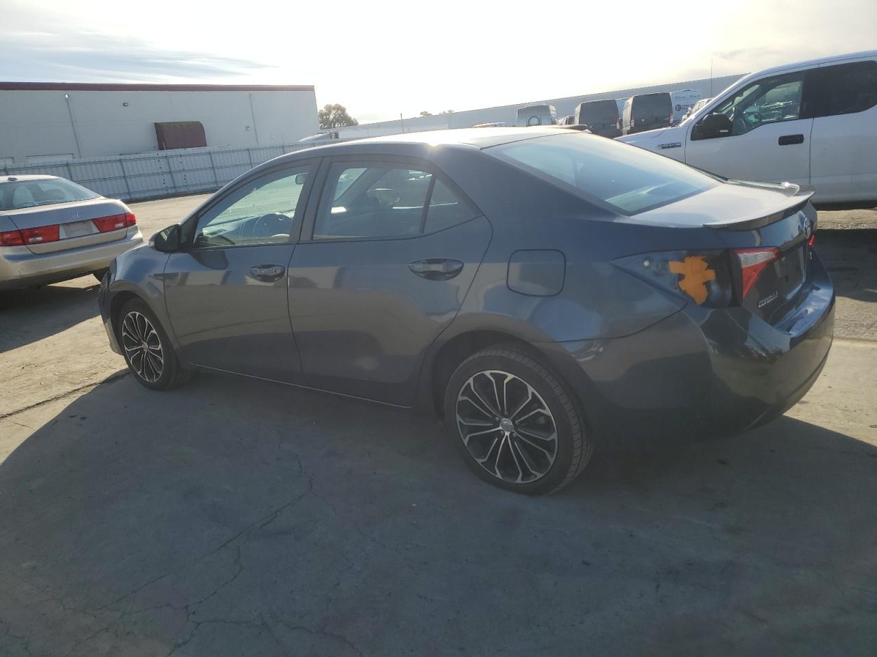 VIN 5YFBURHE1GP476419 2016 TOYOTA COROLLA no.2