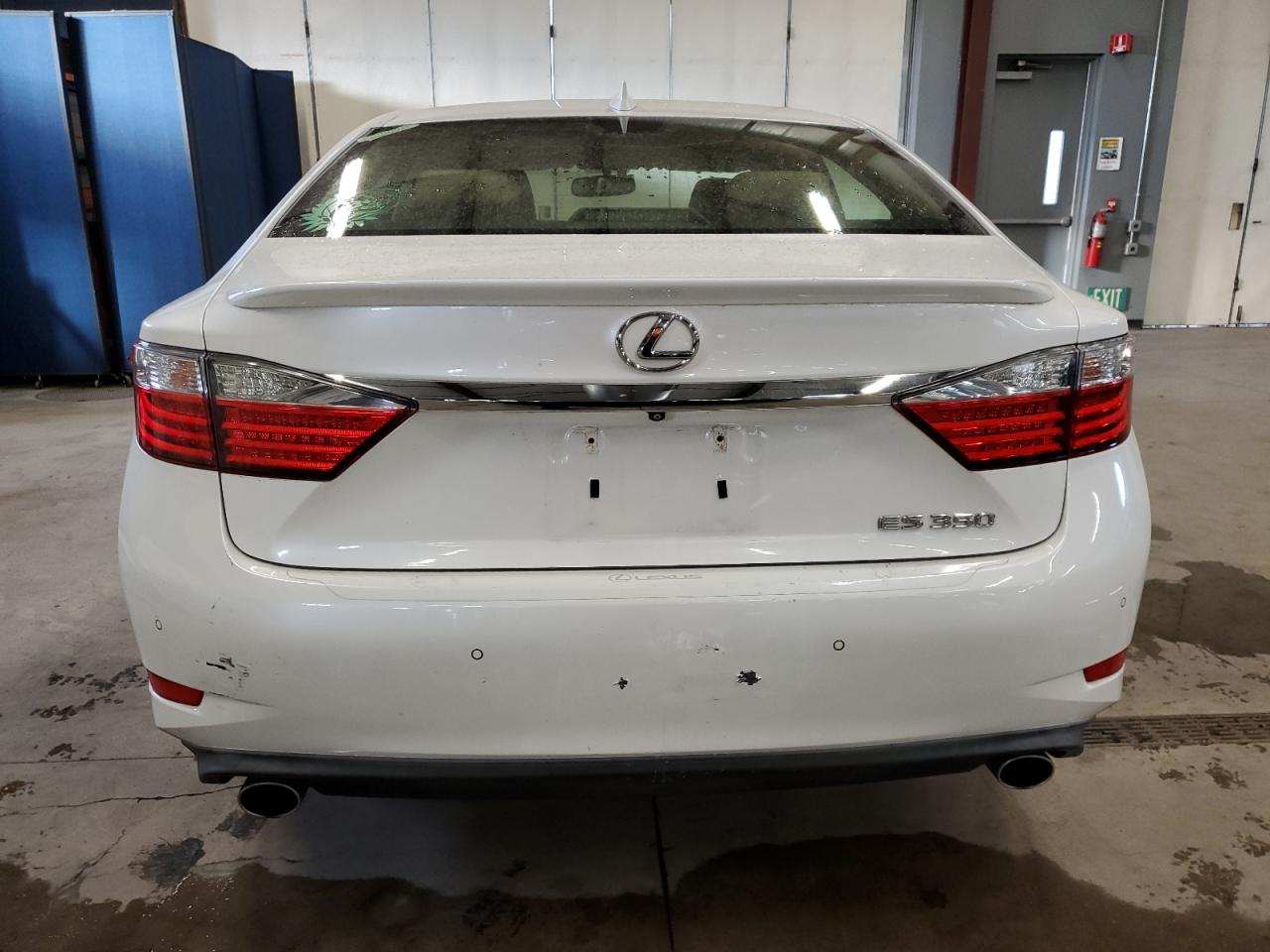 2015 Lexus ES - Image 6