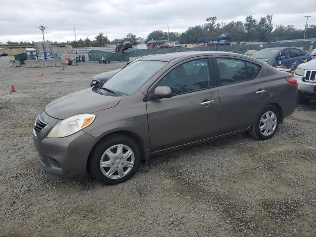 Седани NISSAN VERSA 2013 Сірий