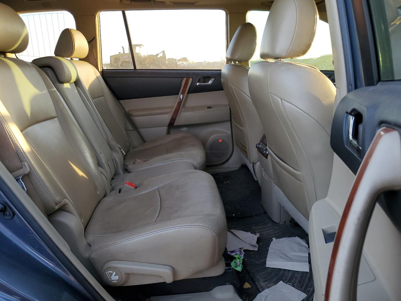 2013 Toyota Highlander - Image 11