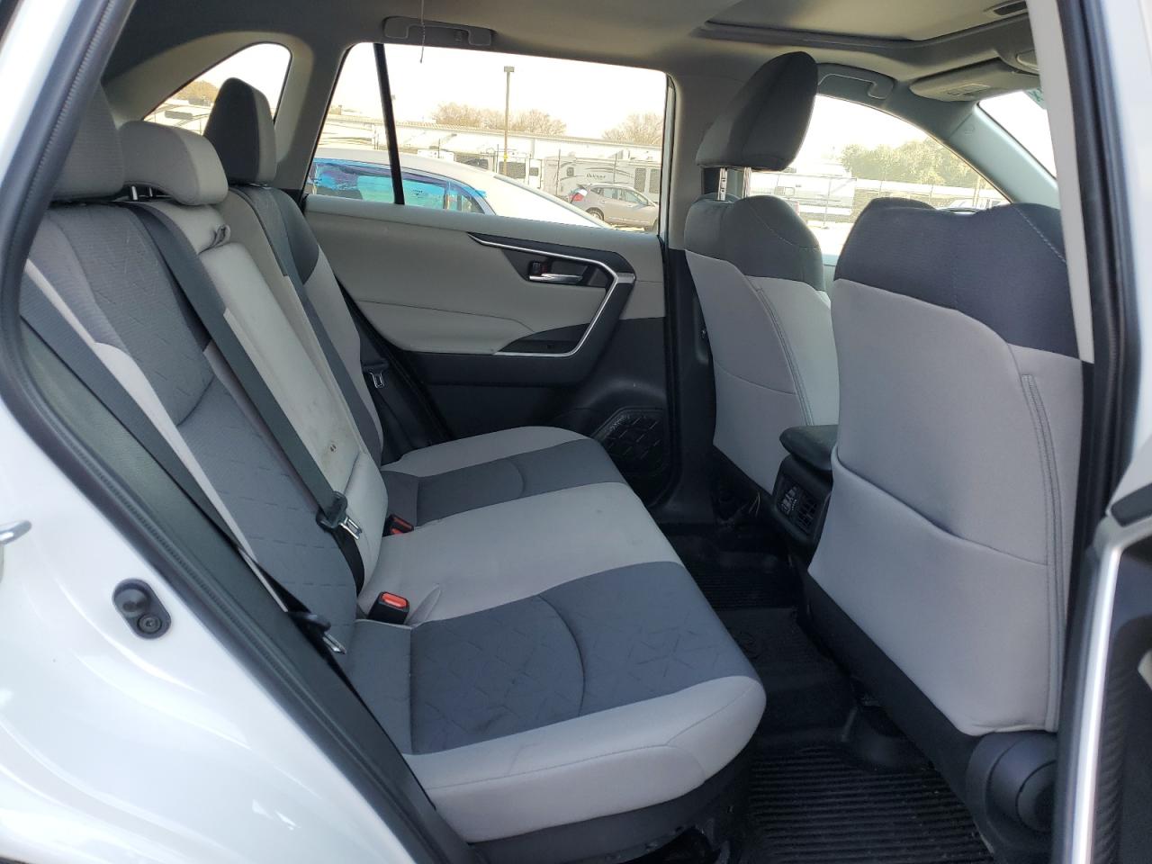 2022 Toyota RAV 4 - Image 11
