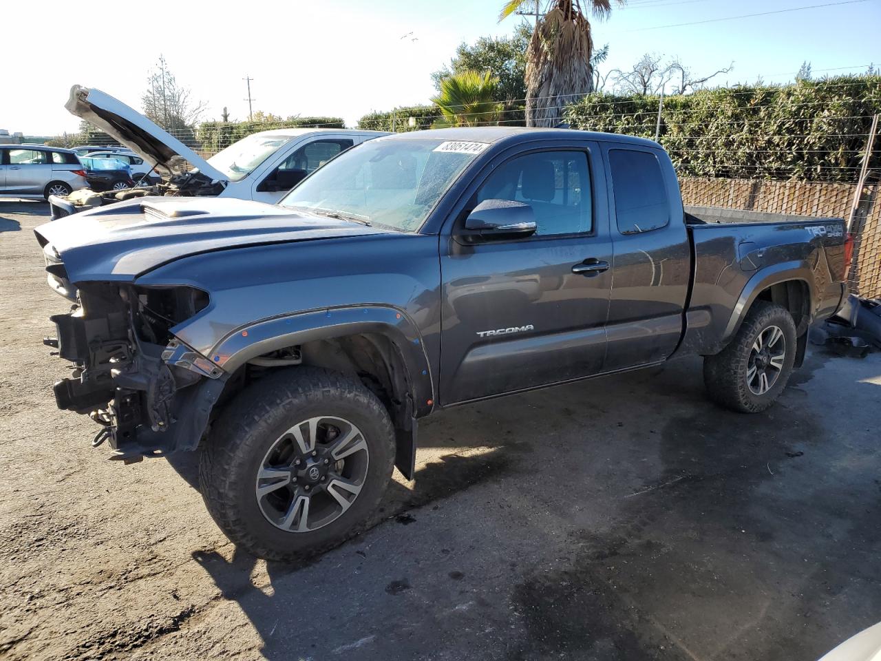 VIN 5TFSZ5AN2JX152571 2018 TOYOTA TACOMA no.1