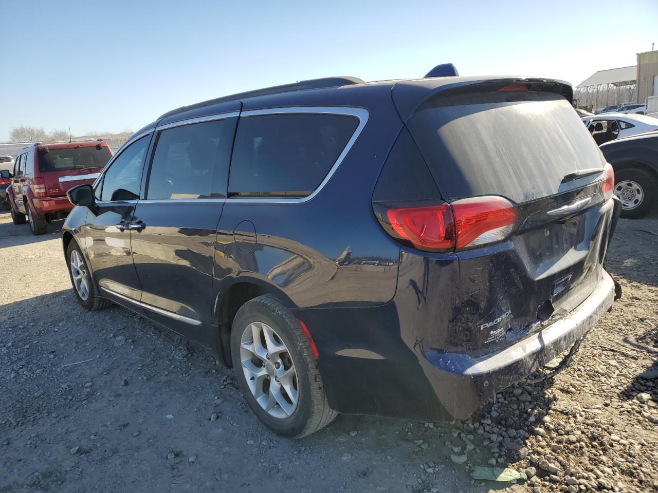 2C4RC1BG0HR598638 2017 CHRYSLER PACIFICA - Image 2