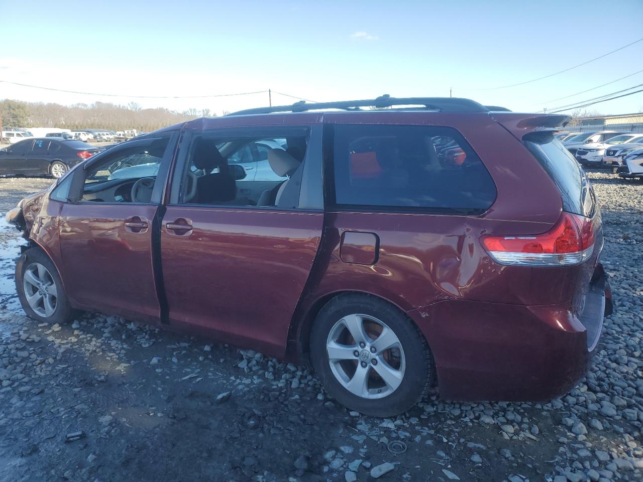 2011 Toyota Sienna - Image 2