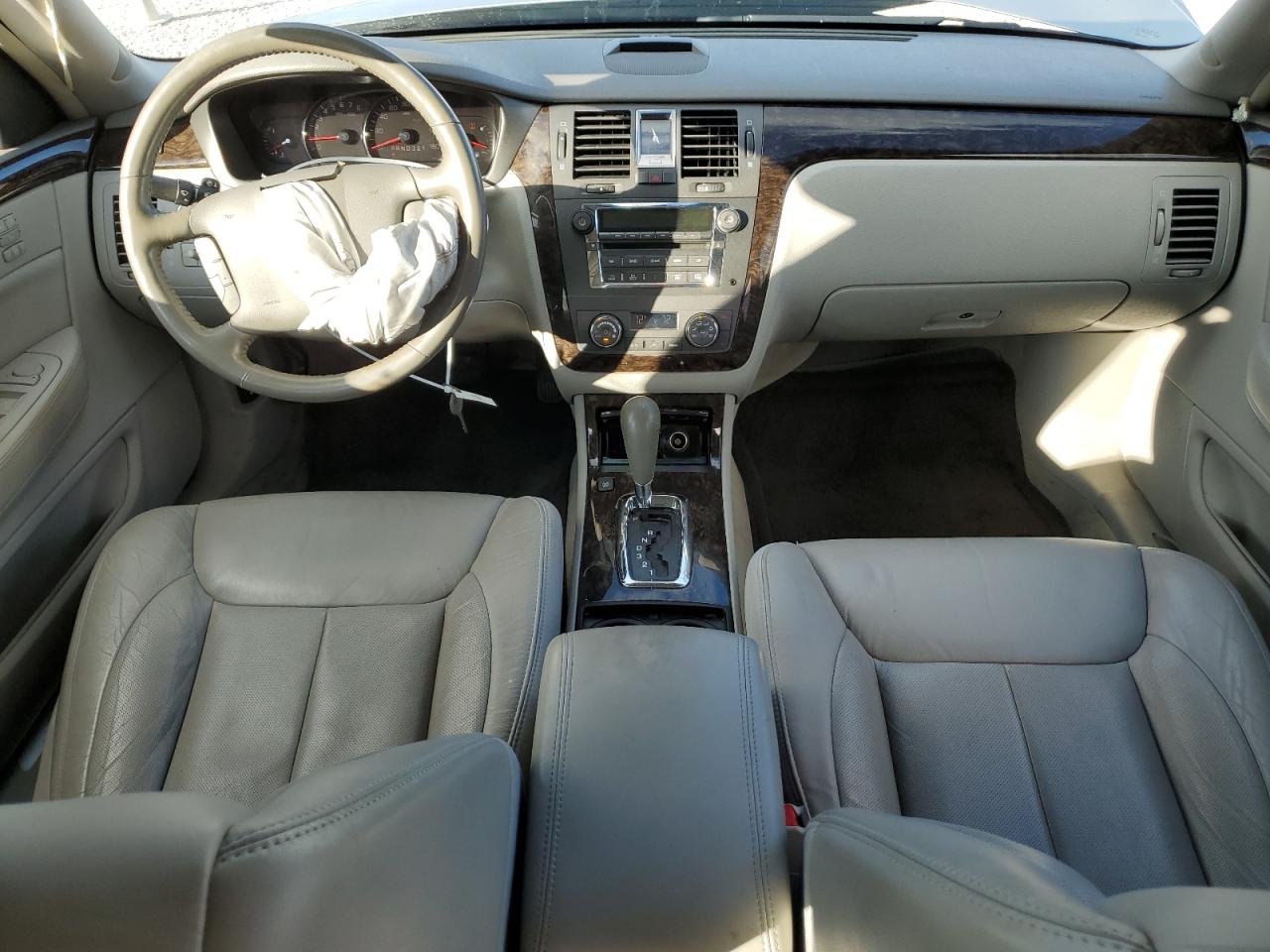 2010 Cadillac DTS - Image 8