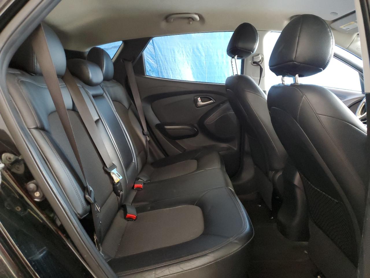 2010 Hyundai Tucson - Image 11