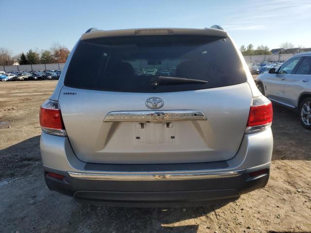  TOYOTA HIGHLANDER 2013 Srebrny