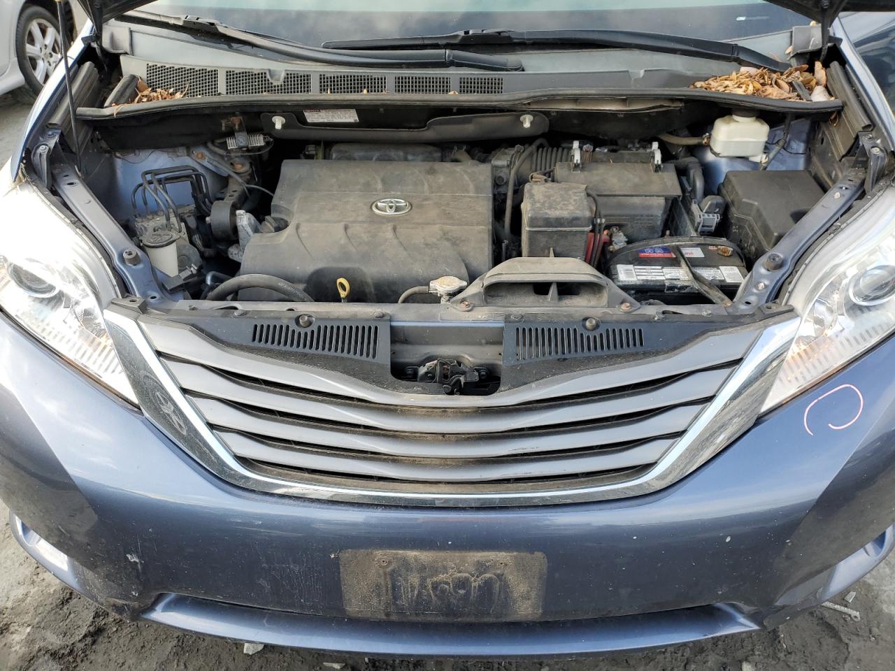 2014 Toyota Sienna - Image 12