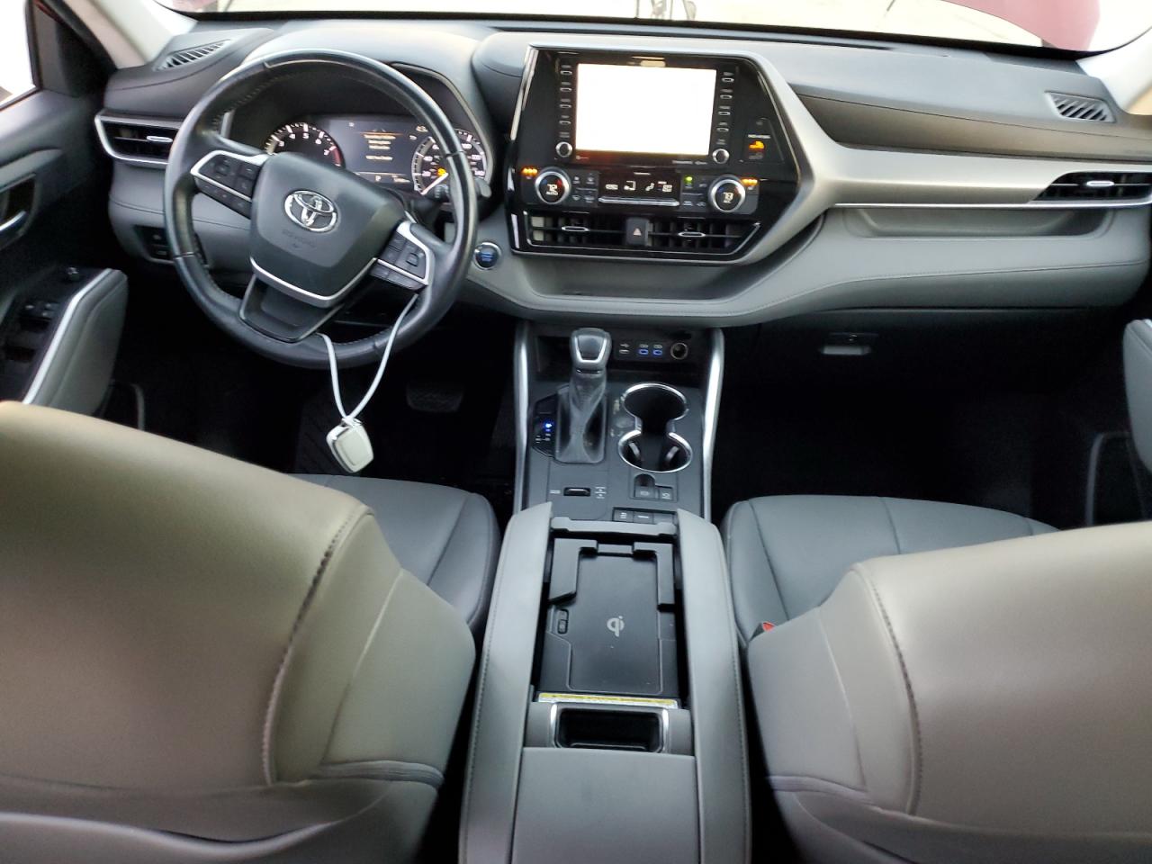 2022 Toyota Highlander - Image 8