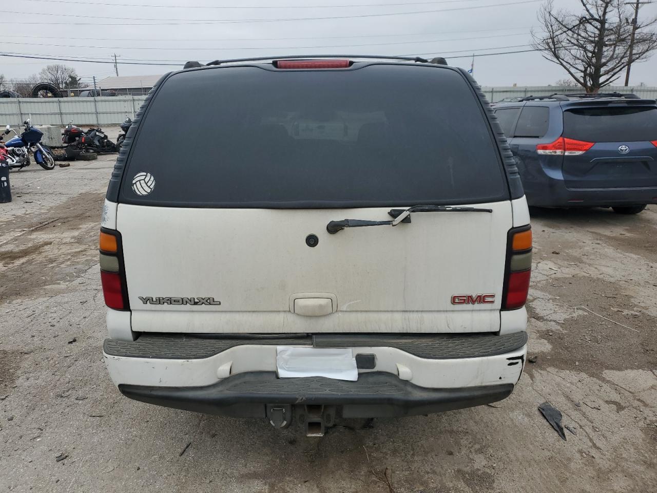 2004 GMC Yukon - Image 6