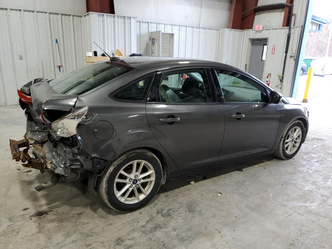 VIN 1FADP3F28FL377888 2015 FORD FOCUS no.3