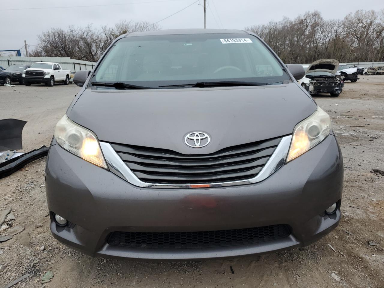 2014 Toyota Sienna - Image 5