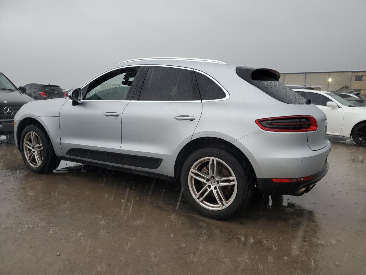 VIN WP1AB2A53FLB52848 2015 PORSCHE MACAN no.2