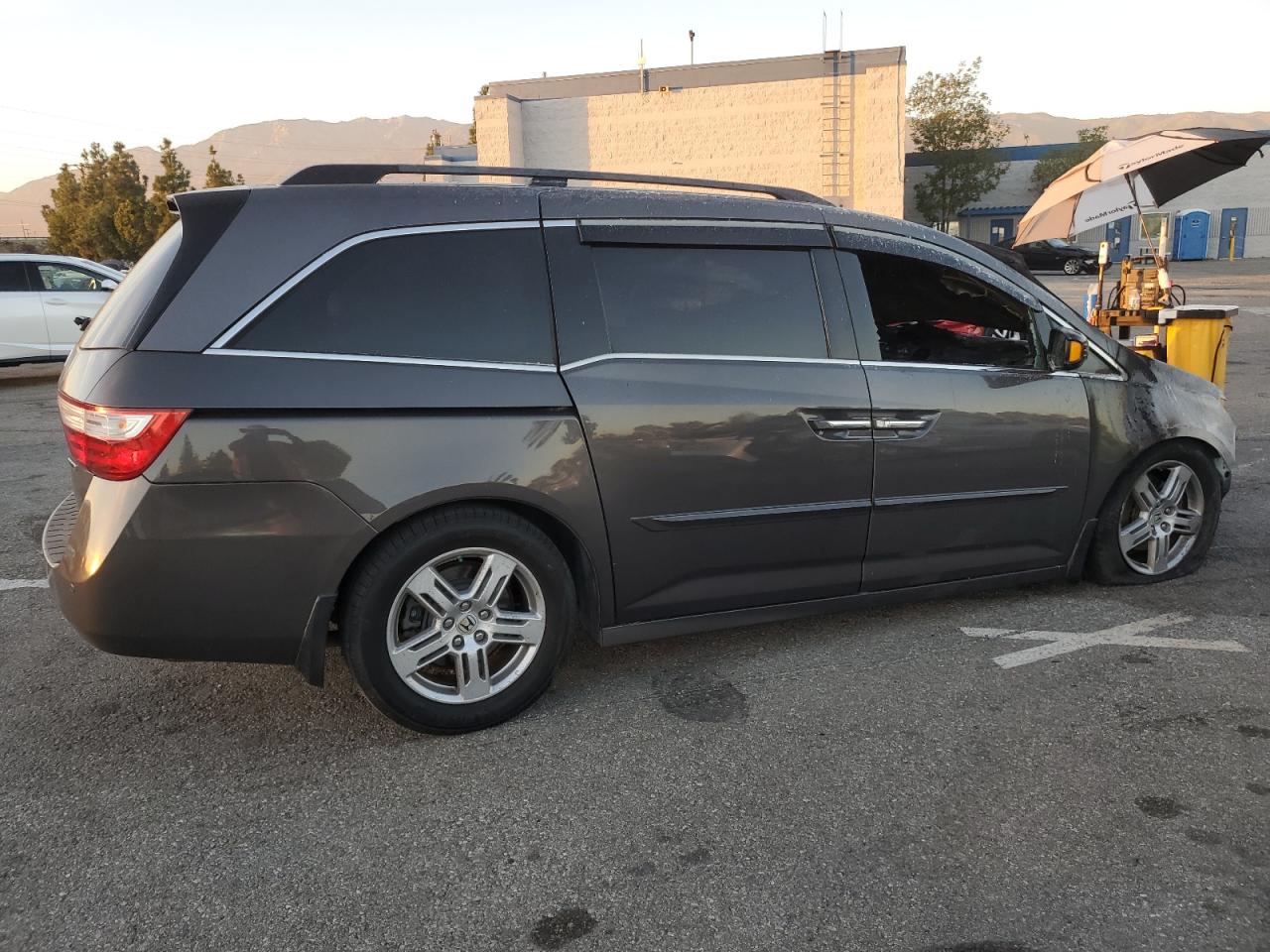 VIN 5FNRL5H91DB068846 2013 HONDA ODYSSEY no.3